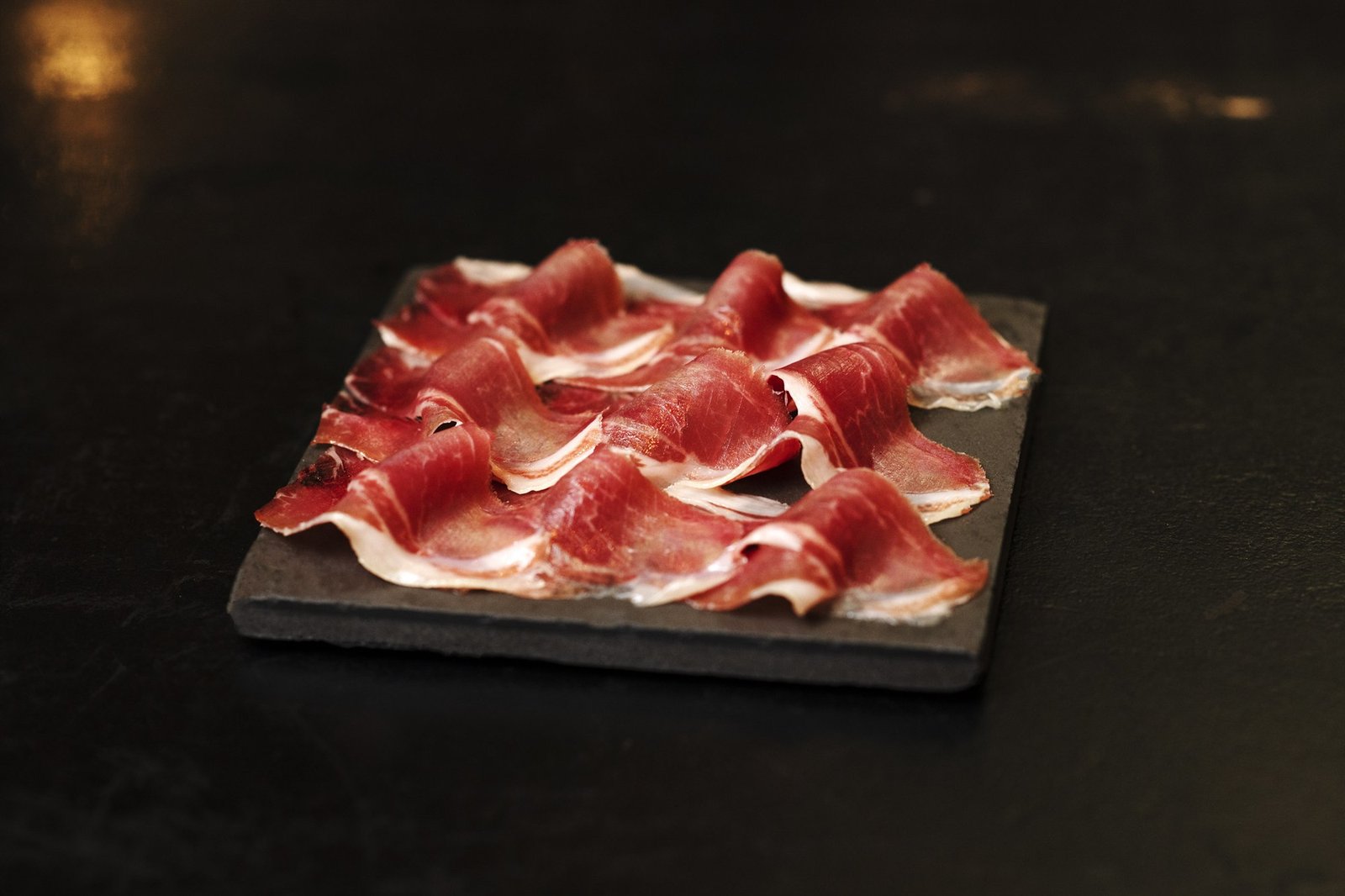 jamon sobre pizarra