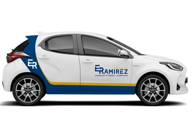 Vinilo lateral del Toyota Yaris de Exclusivas Ramírez