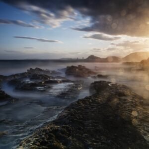 Luz entre las rocas